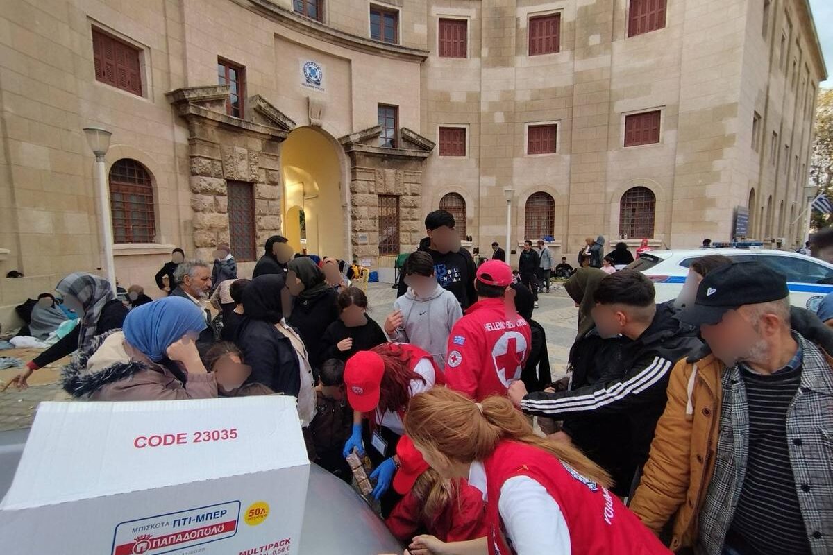 Ο Ελληνικός Ερυθρός Σταυρός απέστειλε ανθρωπιστικό υλικό προς ενίσχυση των μεταναστών της Ρόδου