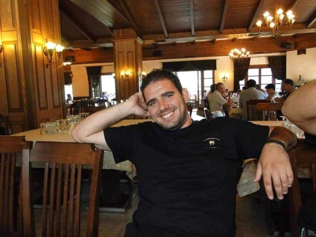 Θλίψη για τον χαμό του 35χρονου Νίκου Κολοβού στο τροχαίο έξω από τη Λάρισα