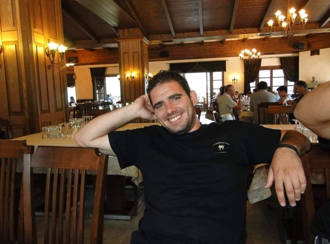 Θλίψη για τον χαμό του 35χρονου Νίκου Κολοβού στο τροχαίο έξω από τη Λάρισα