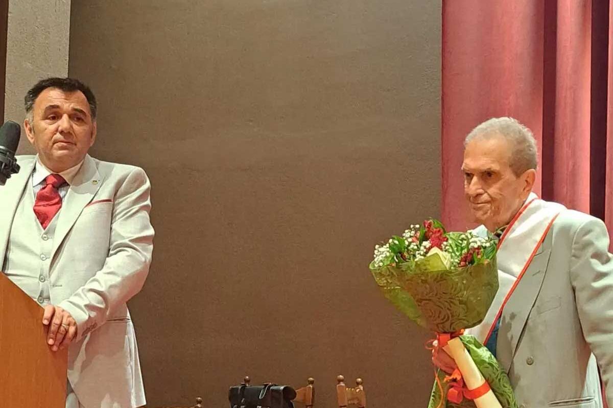 Ο άρχοντας μουσικοδιδάσκαλος Θεόδωρος Βασιλικός τιμήθηκε από το Σωματείο Ιεροψαλτών Τρικάλων