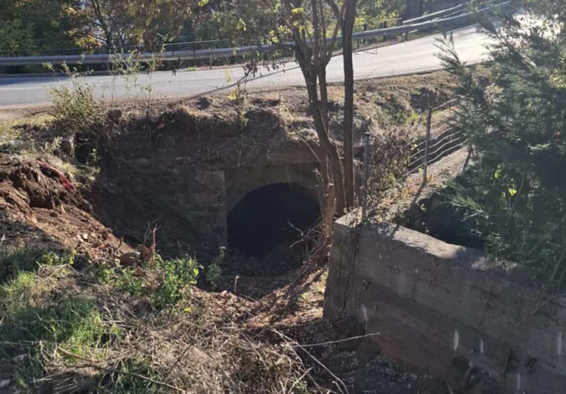 Την αντιπλημμυρική τάφρο και τα ρέματα της Τρυγώνας καθαρίζει μετά από χρόνια ο Δήμος Μετεώρων