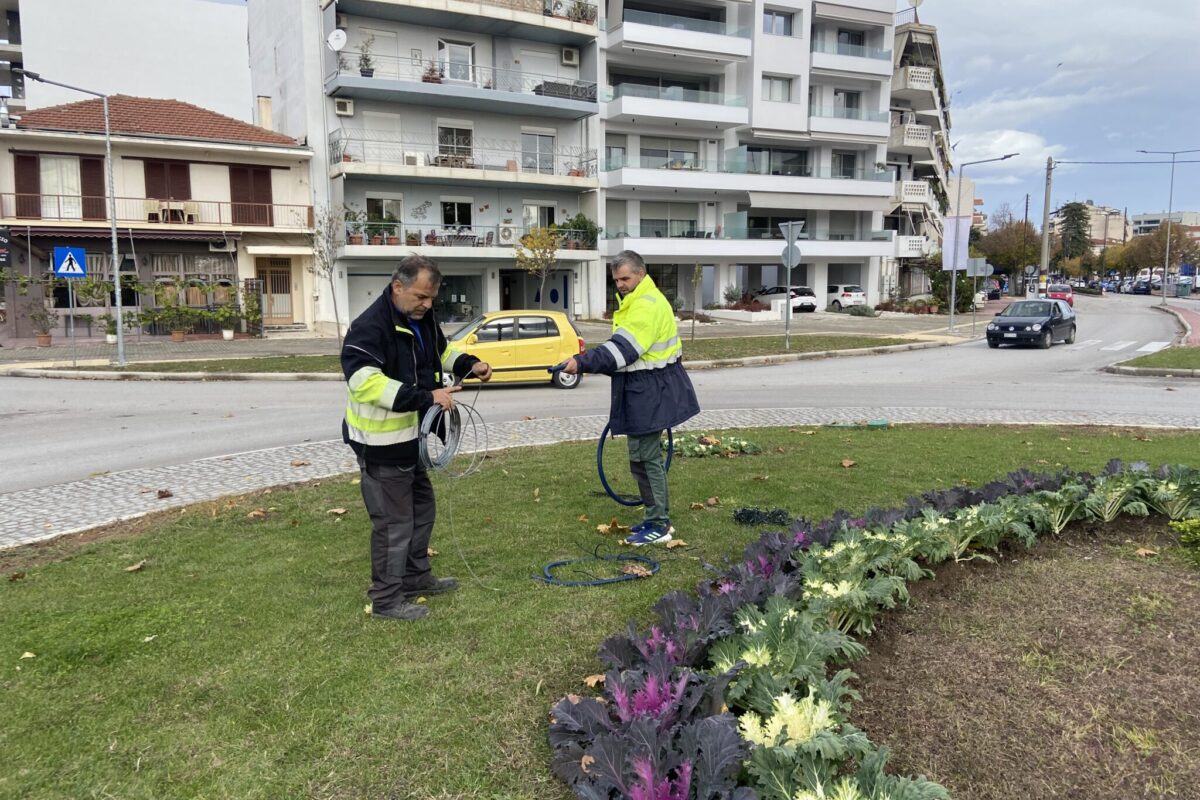 Ολοκληρώνεται ο χριστουγεννιάτικος φωτισμός των Τρικάλων