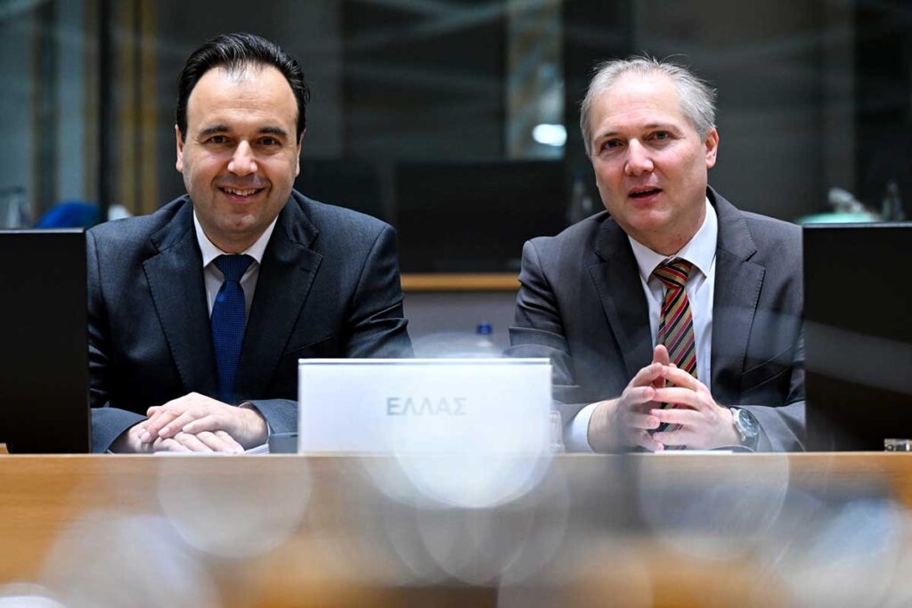 Παπαστεργίου: Εθνική στρατηγική για τον εθισμό των ανηλίκων στις οθόνες – Κοινές Ευρωπαϊκές πρωτοβουλίες ζητά η Ελλάδα