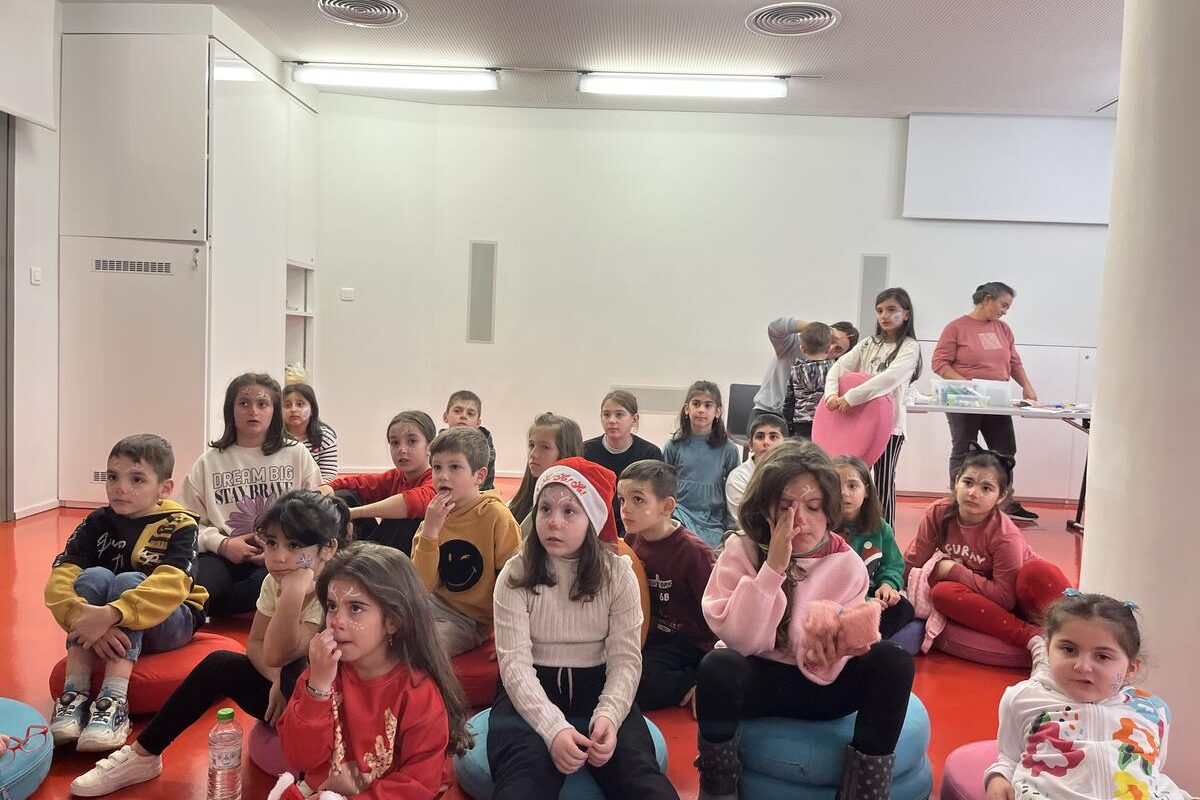 Βιβλιοθήκη Καλαμπάκας: Πραγματοποιήθηκε η Ζωγραφική Προσώπου και η Ανάγνωση Χριστουγεννιάτικης Ιστορίας