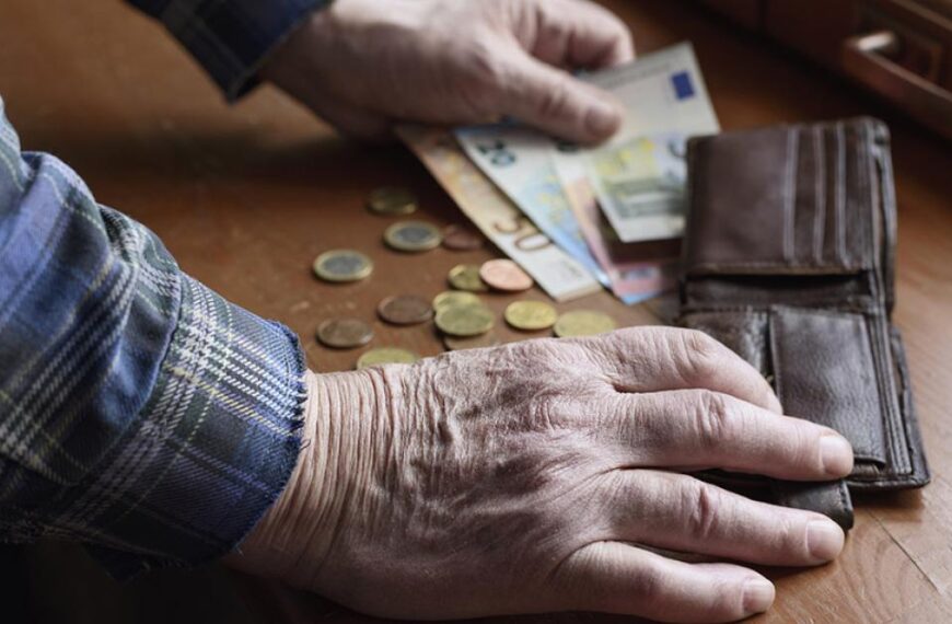 Υποκειμενική ή πραγματική φτώχεια: Το νέο «ελληνικό παράδοξο»