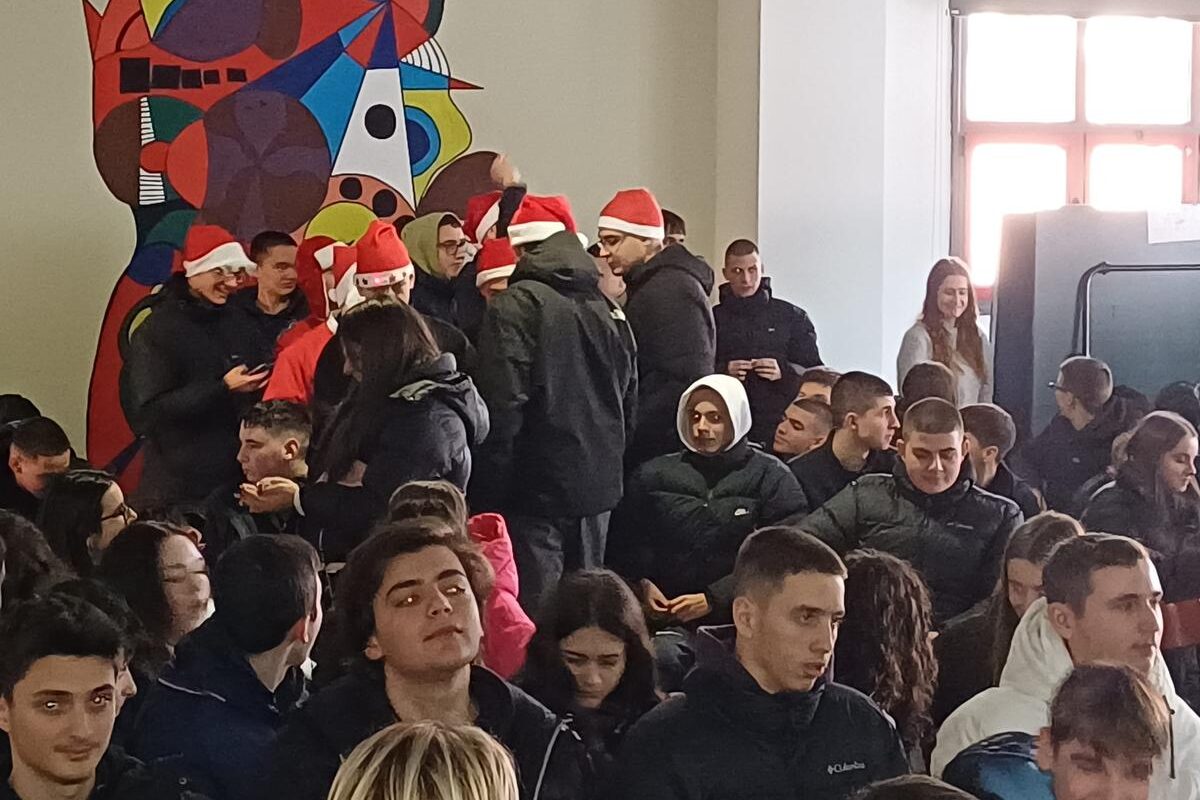 Η Χριστουγεννιάτικη γιορτή στο 8ο ΓΕΛ Τρικάλων
