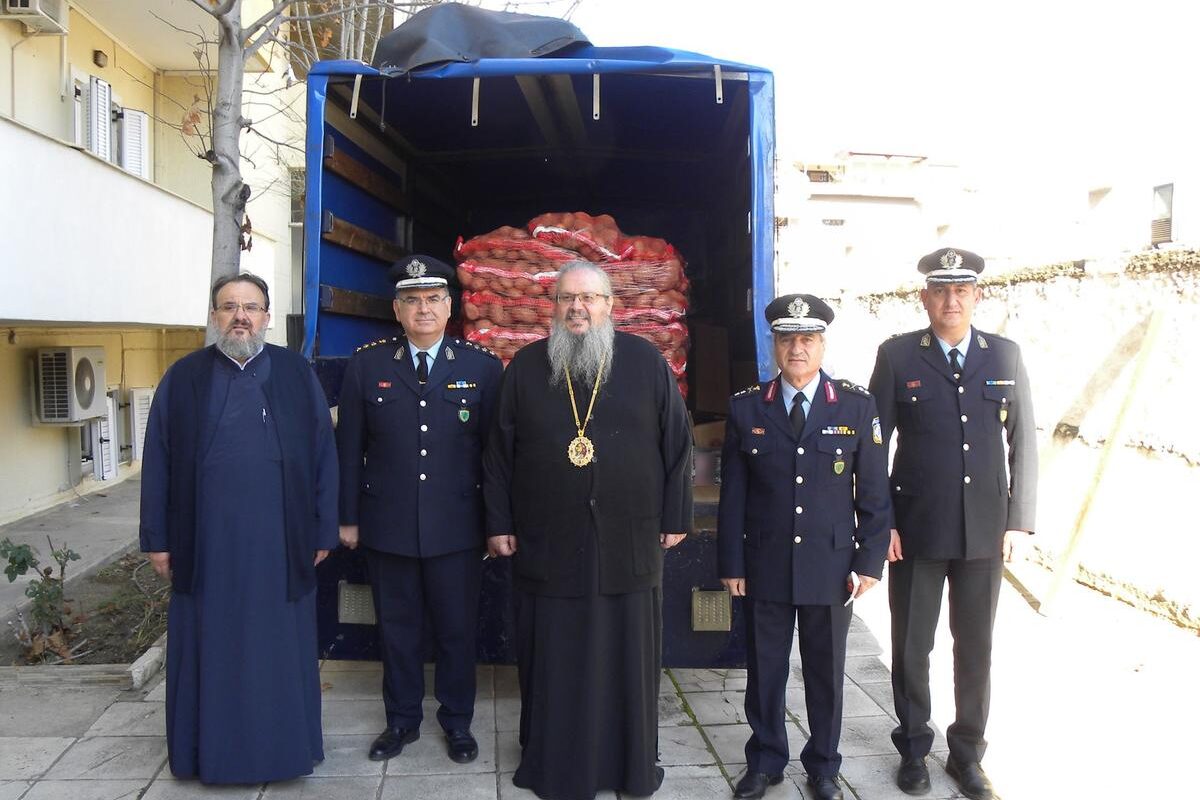Χριστουγεννιάτικη Προσφορά Αγάπης από την Αστυνομία Θεσσαλίας: Στήριξη στα Συσσίτια «Ο Επιούσιος»