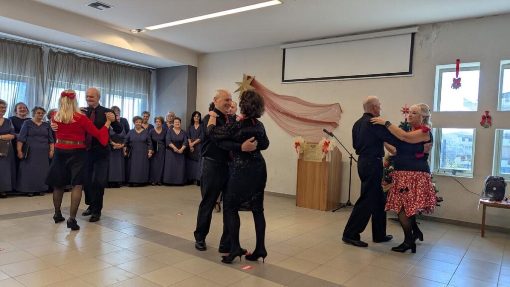 Με μεγάλη συμμετοχή η Χριστουγεννιάτικη Εκδήλωση των ΚΑΠΗ του Δήμου Λαρισαίων