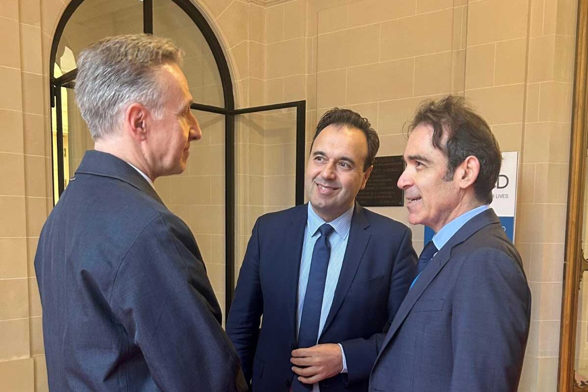 Δημήτρης Παπαστεργίου: «Η Τεχνητή Νοημοσύνη πρέπει να εκδημοκρατιστεί»