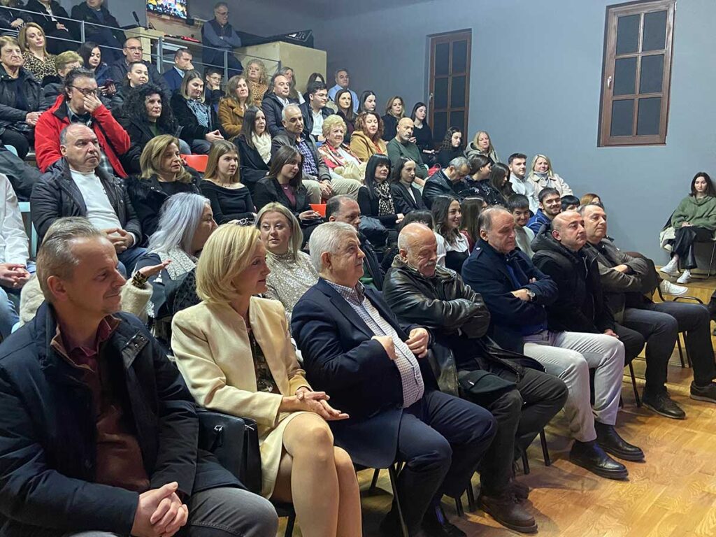 Ρεκόρ επιτυχιών στις βραβεύσεις επιτυχόντων μαθητών-τριών από τον Σύλλογο Δημοτικών Υπαλλήλων Τρικάλων (φωτο)