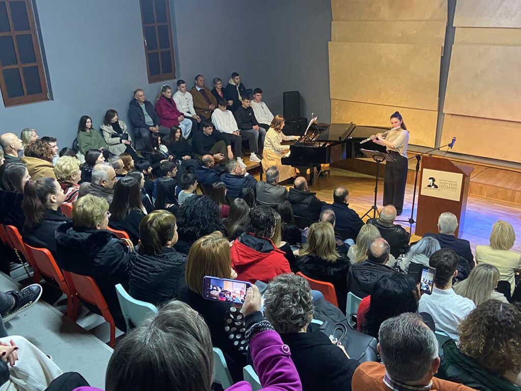 Ρεκόρ επιτυχιών στις βραβεύσεις επιτυχόντων μαθητών-τριών από τον Σύλλογο Δημοτικών Υπαλλήλων Τρικάλων (φωτο)