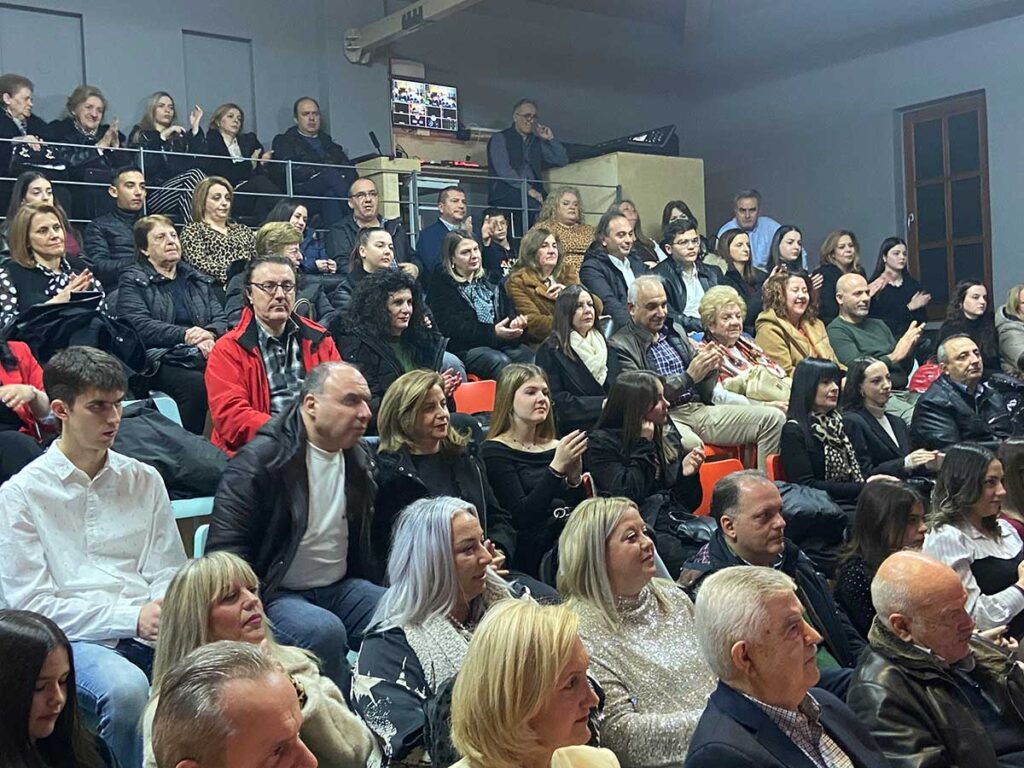 Ρεκόρ επιτυχιών στις βραβεύσεις επιτυχόντων μαθητών-τριών από τον Σύλλογο Δημοτικών Υπαλλήλων Τρικάλων (φωτο)