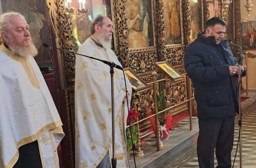 Στην εξόδιο ακολουθία του Ψάλτη Αστέριου Καραποστόλη το ΔΣ του Σωματείου Ιεροψαλτών Τρικάλων