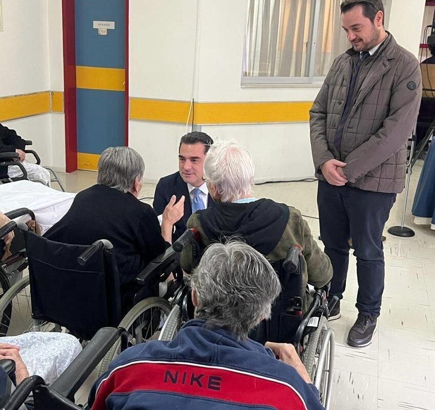 Στην κοπή πίτας του Θεραπευτηρίου Χρονίων Παθήσεων ο Κώστας Σκρέκας