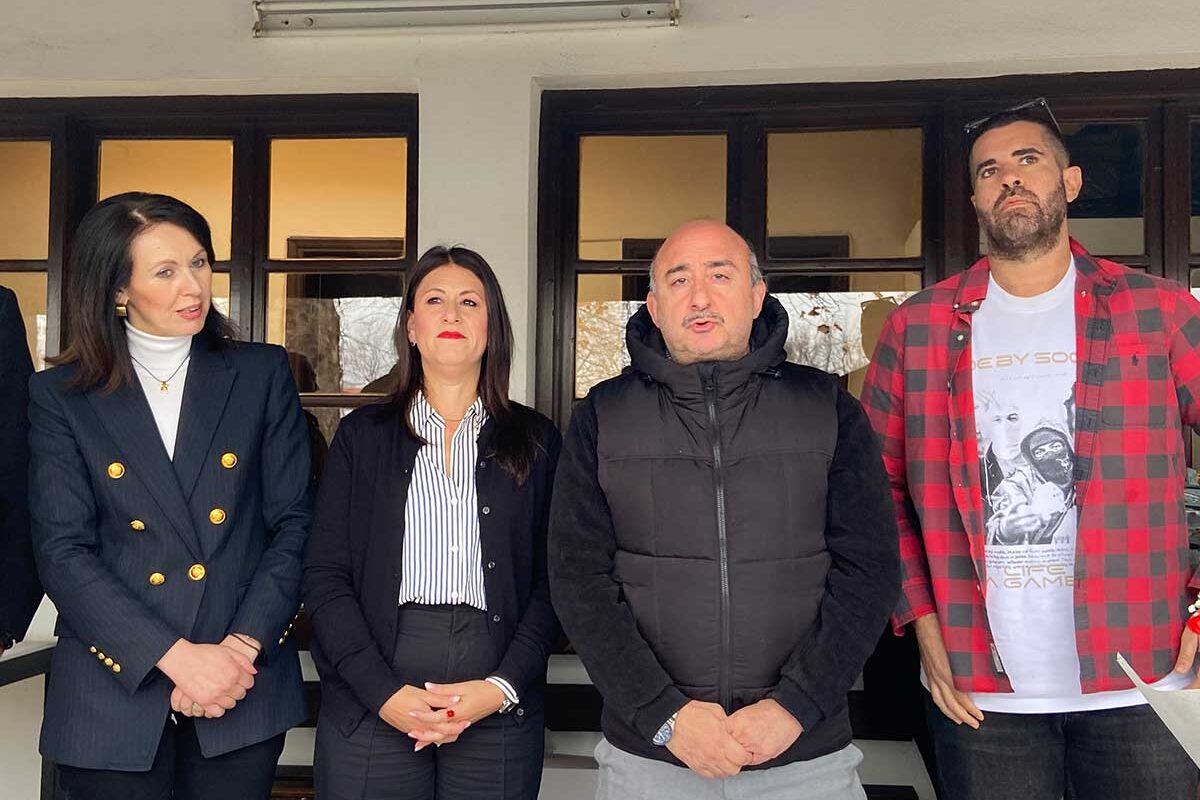 Ευχαριστίες και στήριξη Σακκά στους εργαζόμενους στο αμαξοστάσιο