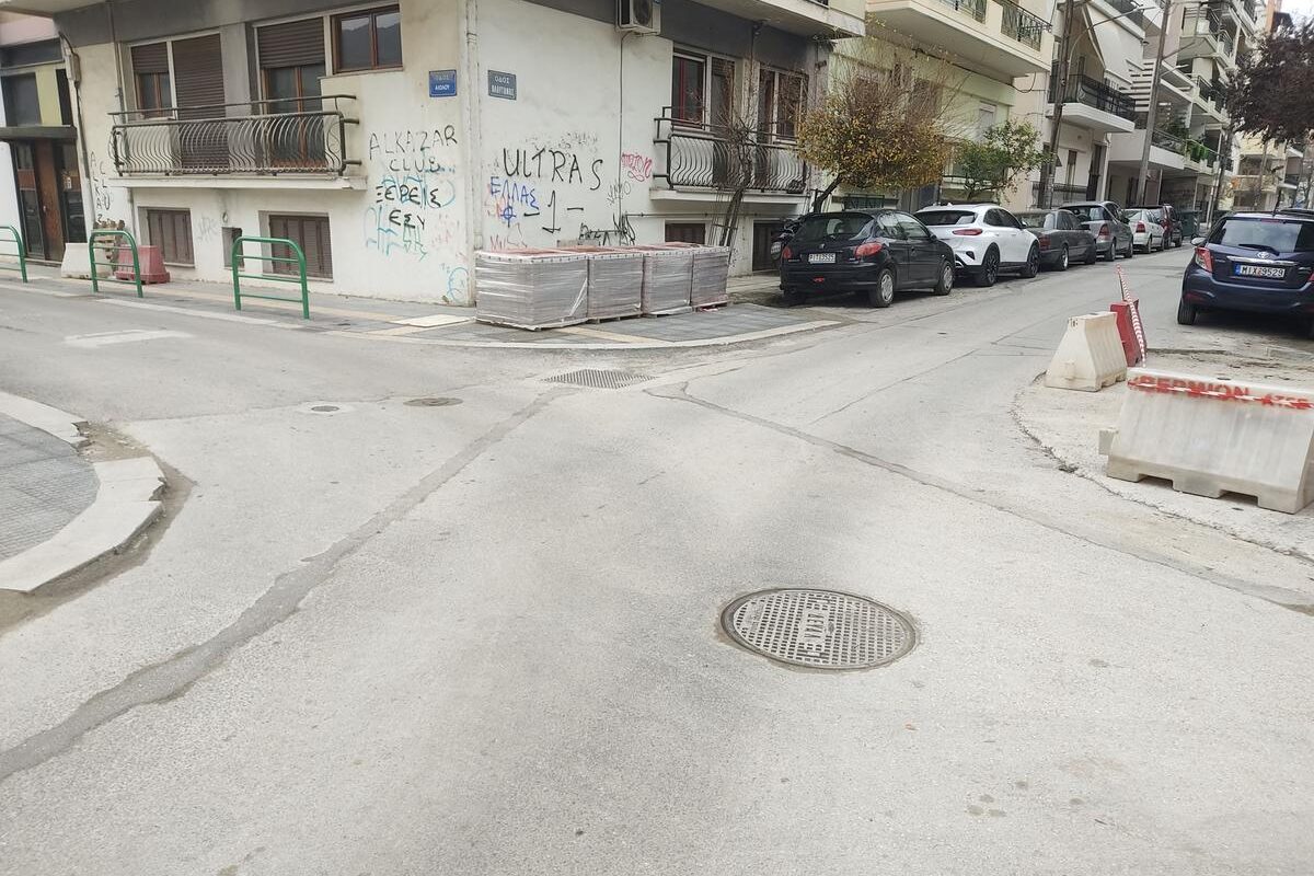 Λάρισα: Εργασίες ανακατασκευής της συμβολής των οδών Αιόλου & Πλούτωνος
