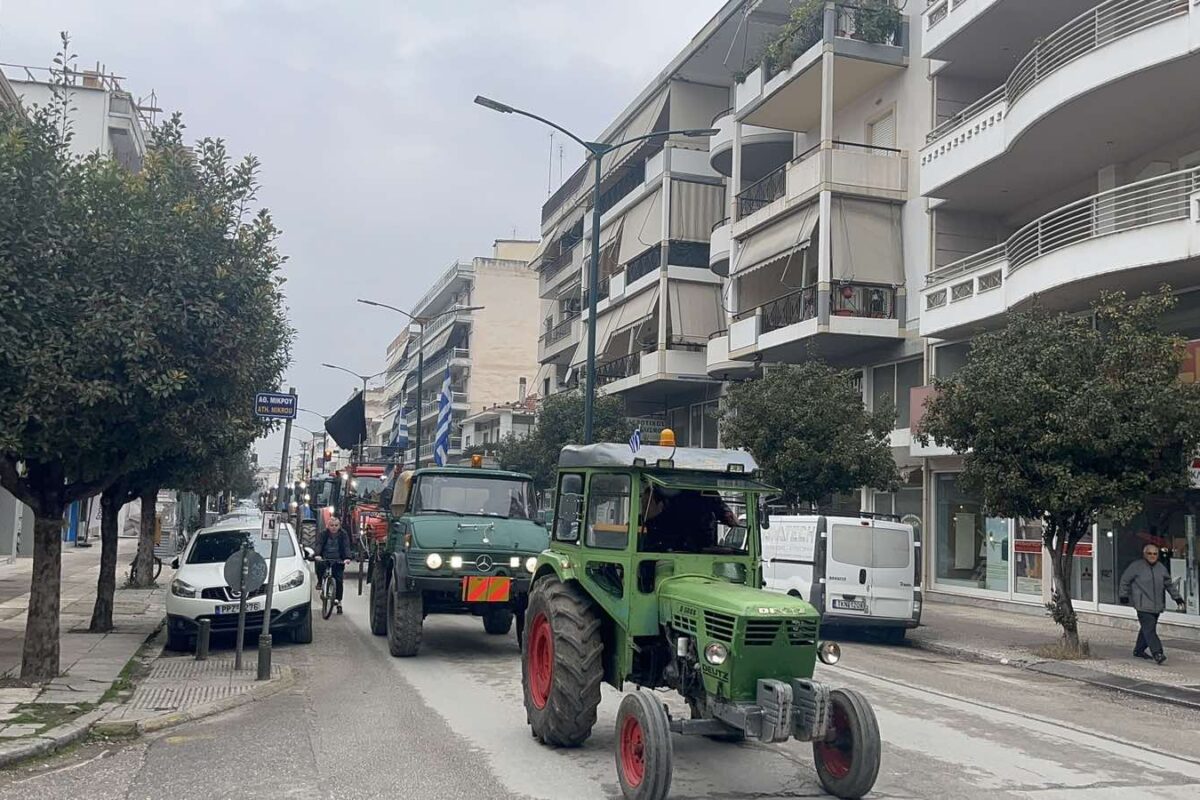Μαζική διαμαρτυρία αγροτών – "Παρέλυσε" το κέντρο των Τρικάλων από τα τρακτέρ