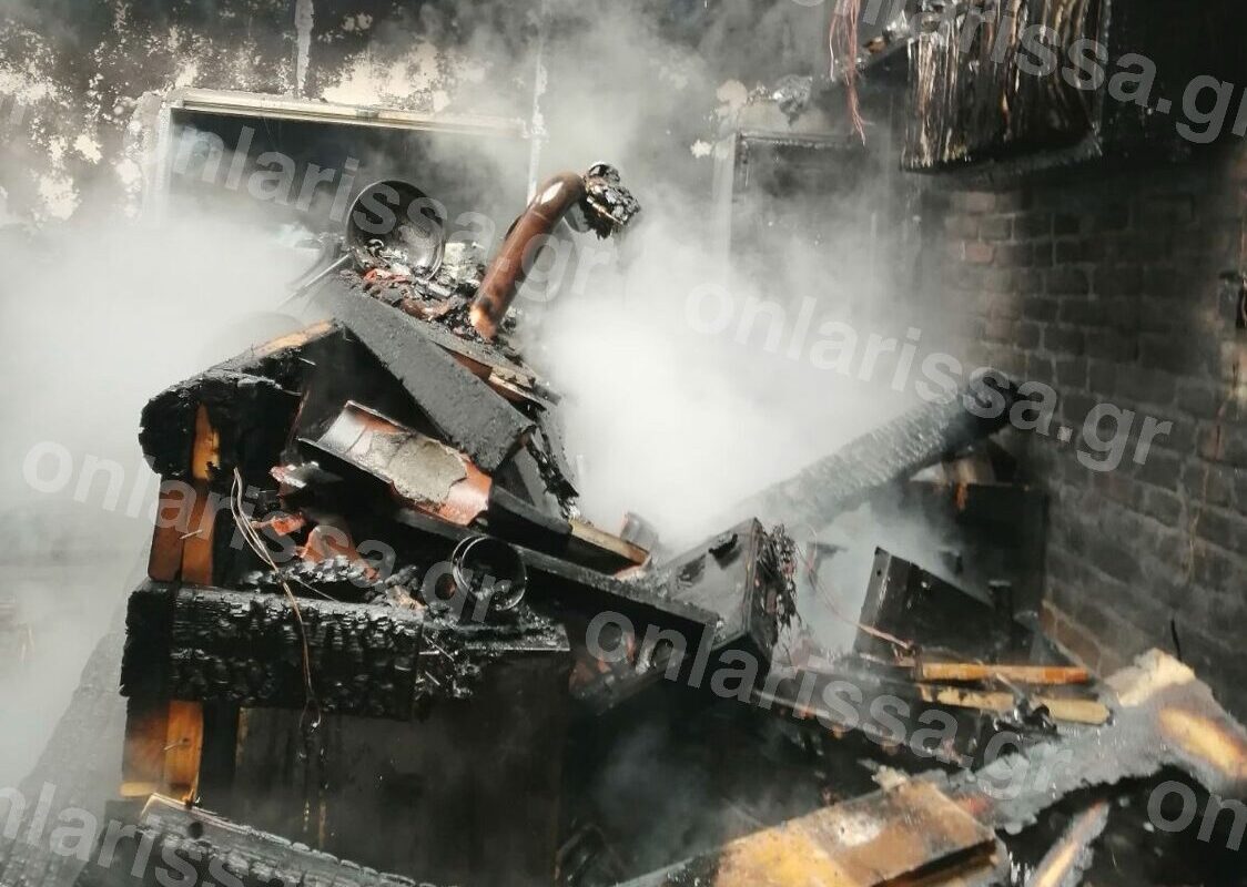 Φωτιά στη Λάρισα: Ολοσχερής καταστροφή καταστήματος εστίασης στον λόφο του Φρουρίου