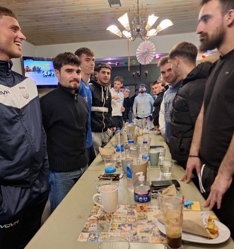 Η Λυγαριά έκοψε την πίτα της σε οικογενειακό κλίμα