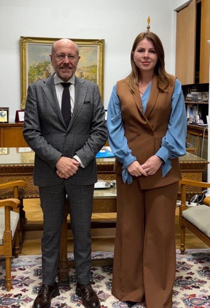 Συνάντηση Παπακώστα - Βαρτζόπουλου για την αντιμετώπιση της έμφυλης και ενδοοικογενειακής βίας με έμφαση στην ψυχική υγεία των θυμάτων