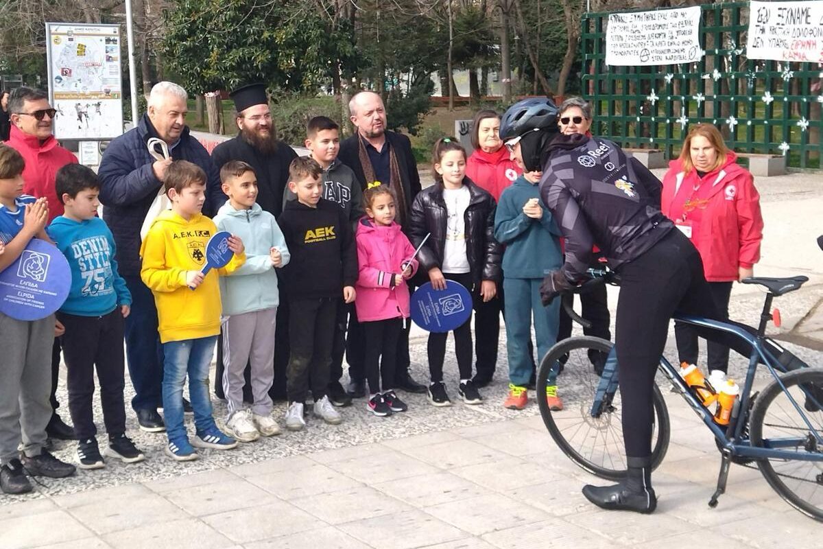 Στην πόλη της Καρδίτσας ο γενναίος ποδηλάτης αγγελιοφόρος της ελπίδας Σωτήρης Μπαρμπαρόσος