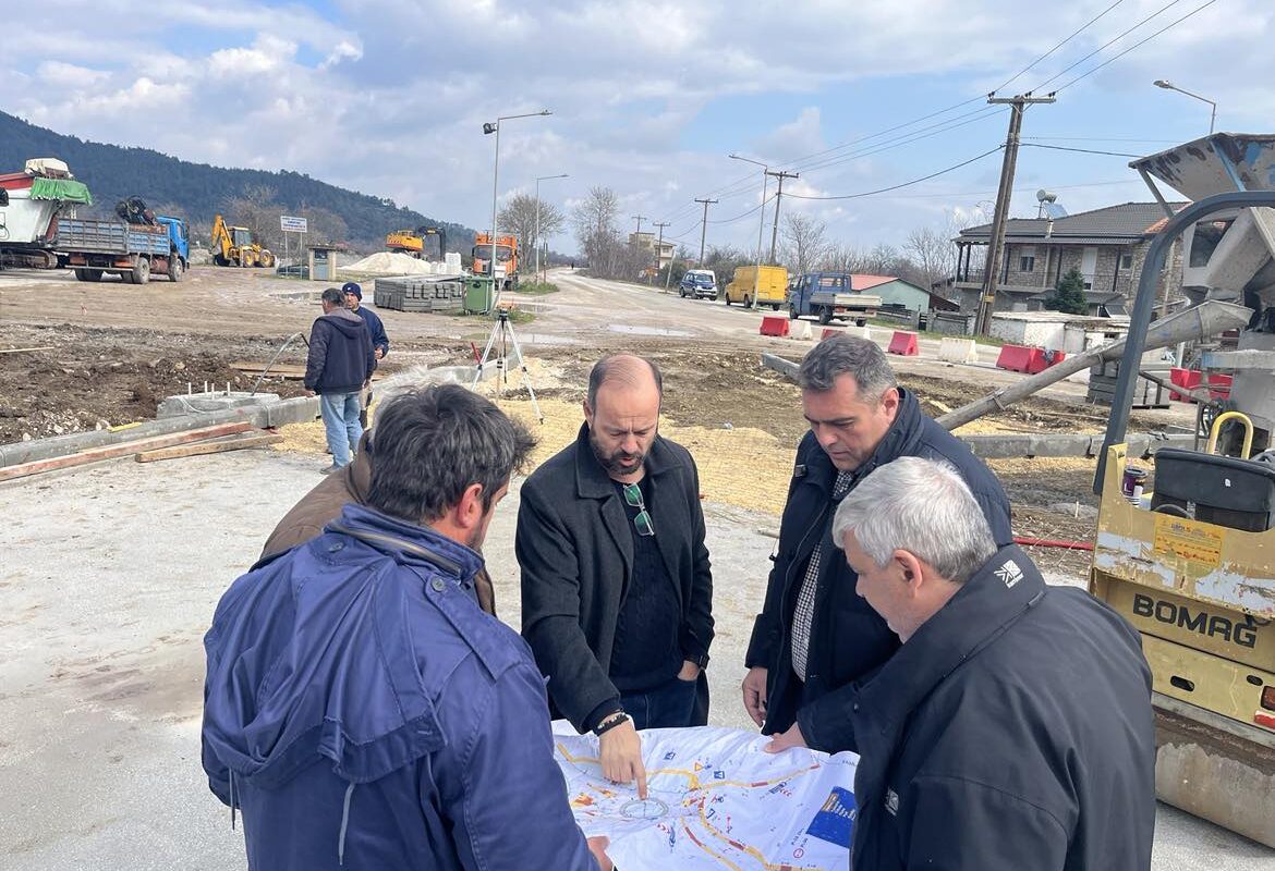 Αυτοψία στον υπό κατασκευή κυκλικό κόμβο Μουζακίου – Ικανοποίηση για την πρόοδο των εργασιών