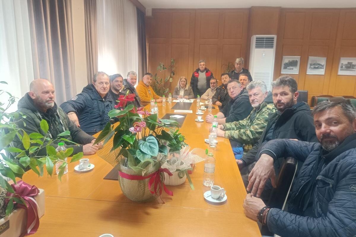 Συνάντηση αγροτών με την Αντιπεριφερειάρχη Τρικάλων για αποζημιώσεις και στήριξη του πρωτογενούς τομέα