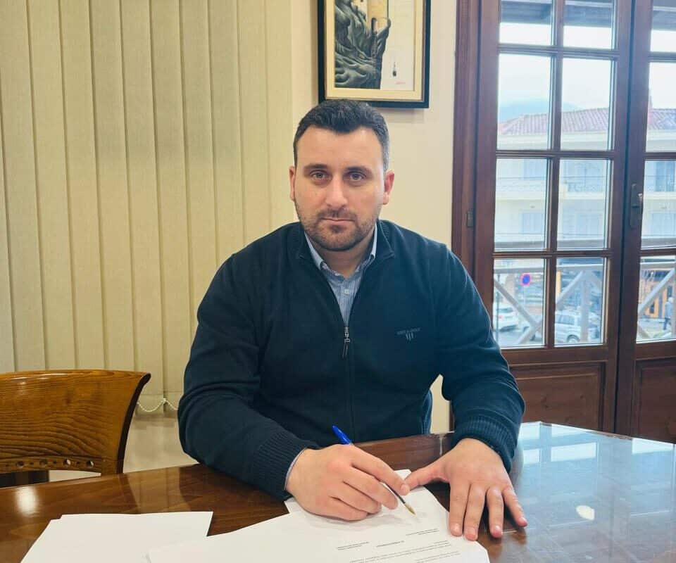 108 νέες θέσεις στάθμευσης στην Καλαμπάκα και στις γύρω περιοχές με υπογραφή Αβραμόπουλου