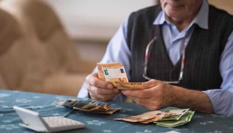 Νωρίτερα οι πληρωμές των συντάξεων Μαρτίου 2025 – Αναλυτικά οι ημερομηνίες