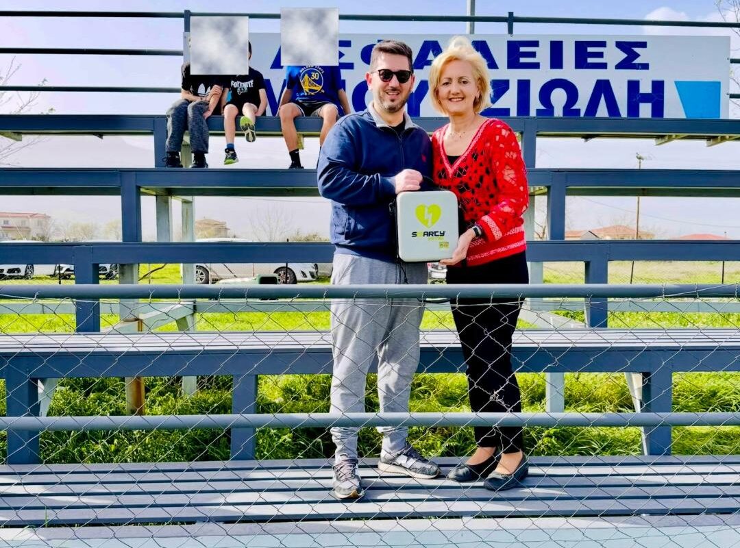 Νέος απινιδωτής στο γήπεδο Παλαιομοναστήρου – Συνεχίζεται η πρωτοβουλία ασφάλειας του Δήμου Πύλης