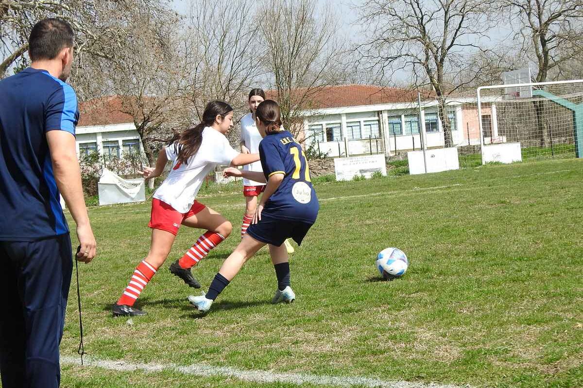 Πανελλήνιο πρωτάθλημα γυναικών Κ 15: Ήττα 1-2 από τη Θεσσαλία η ΕΠΣ Τρικάλων