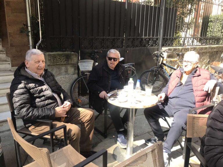 Καφές, κουβέντα και… Αυτοδιοίκηση αλά παλαιά!