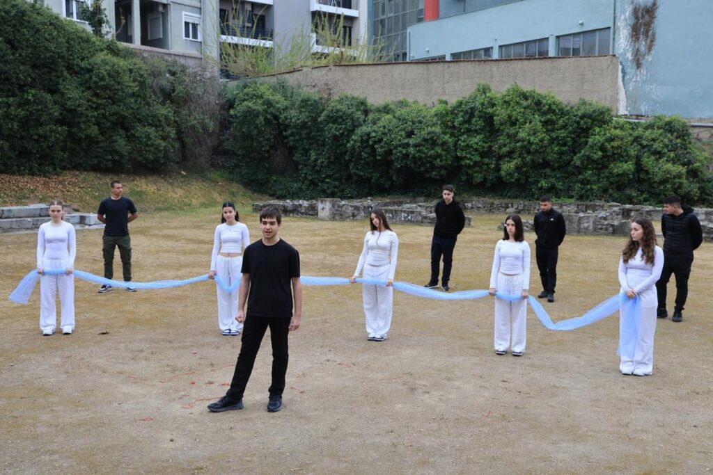 Συγκινητική πρεμιέρα για το 1ο Μαθητικό Φεστιβάλ Αρχαίου Θεάτρου «Εφήβων Δρώμενα» στη Λάρισα