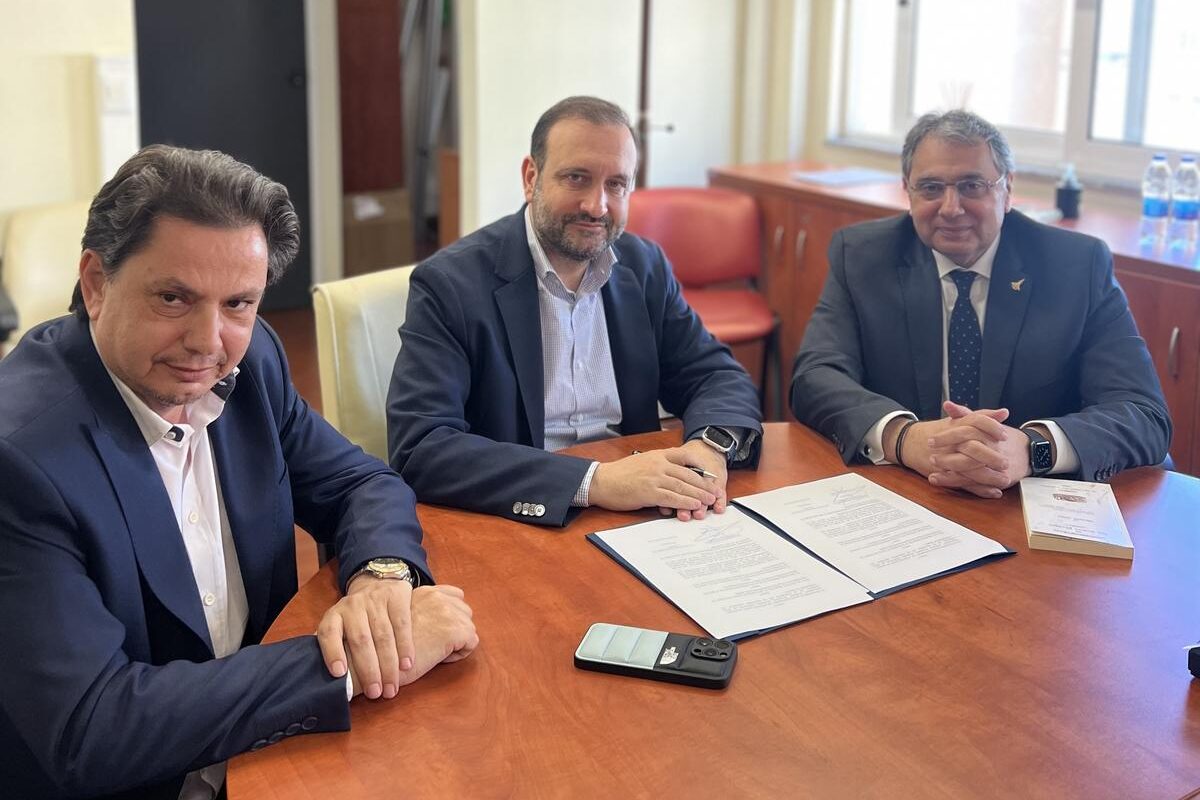 Μνημόνιο Συνεργασίας υπέγραψαν Εμπορικό & Βιομηχανικό Επιμελητήριο Πειραιώς και Οικονομικό Επιμελητήριο Ελλάδος