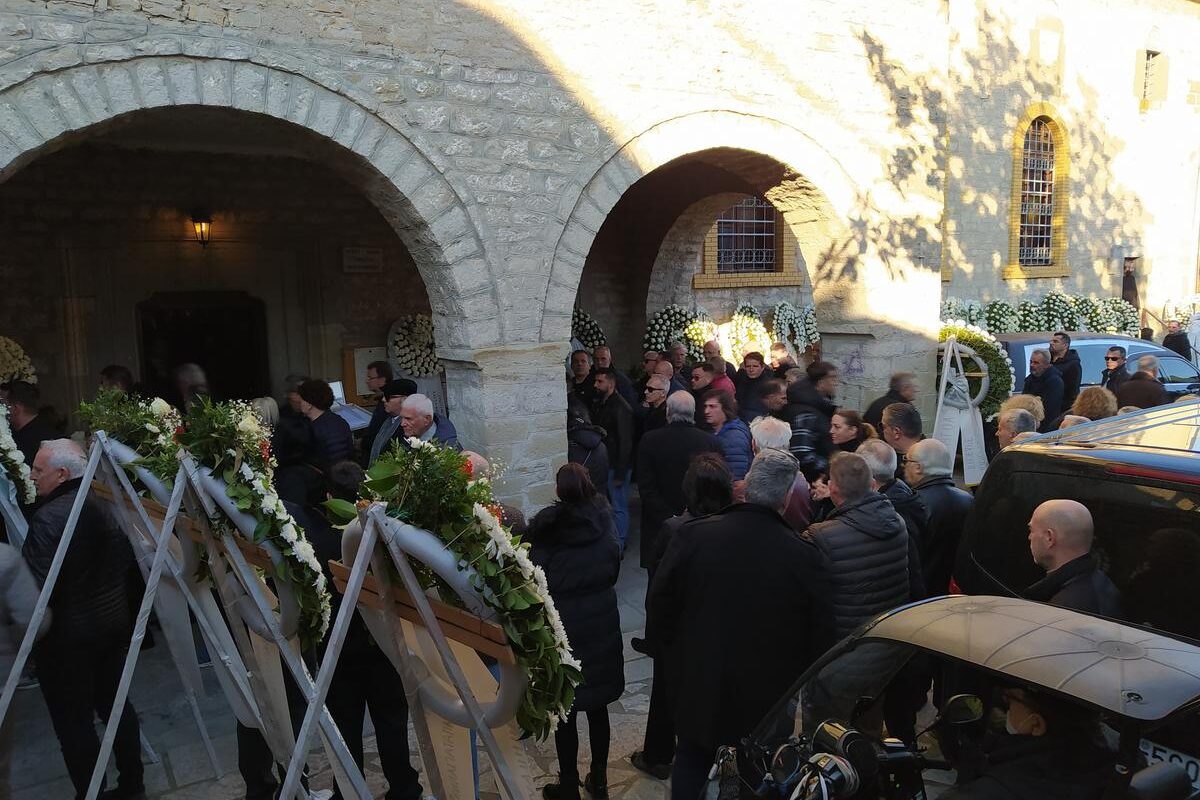 Πάνδημος ο αποχαιρετισμός στον Κώστα Σκρέτα