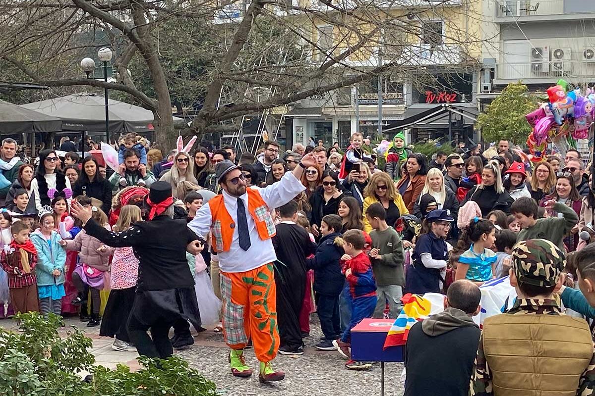 Ξέφρενο αποκριάτικο πάρτι για τα παιδιά στην πλατεία Ρήγα Φεραίου!