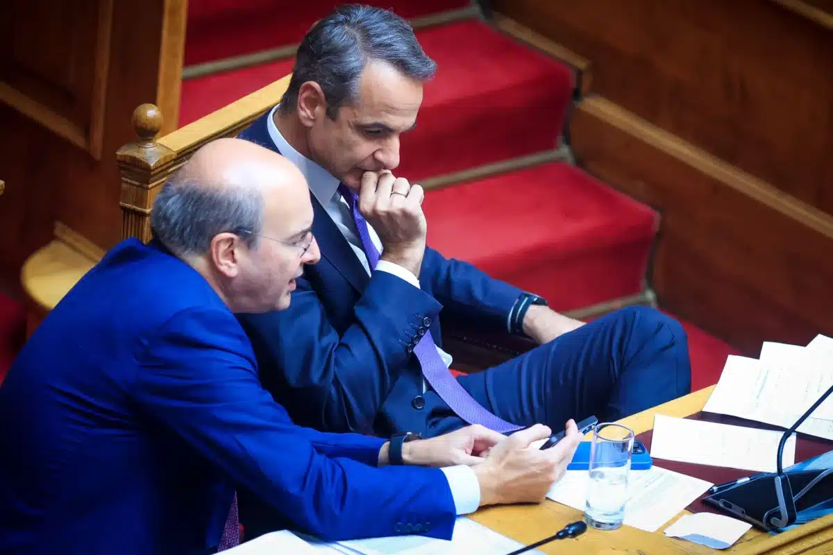 Θα επιστρέψει ο 13ος μισθός στο Δημόσιο ή παραμένει εκτός προϋπολογισμού;