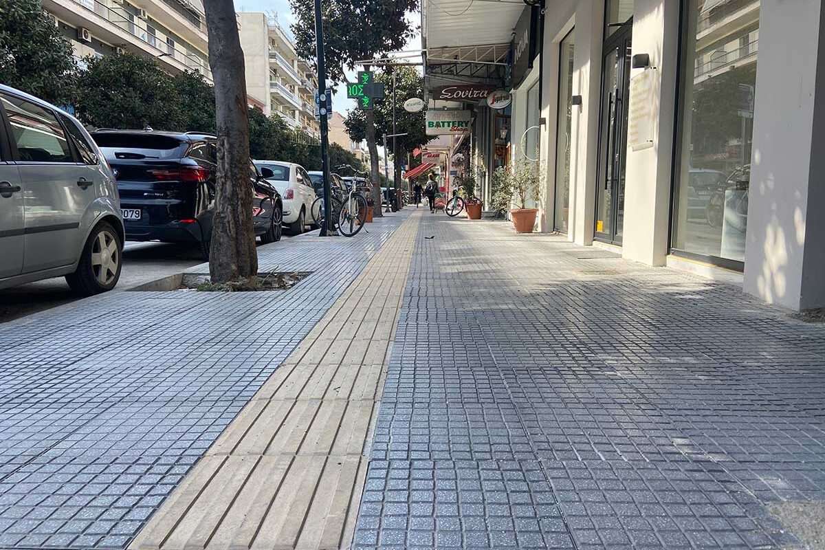 Ολοκληρώθηκαν τα νέα πεζοδρόμια στη Στρ. Σαράφη – Έρχεται η σειρά της Β. Τσιτσάνη