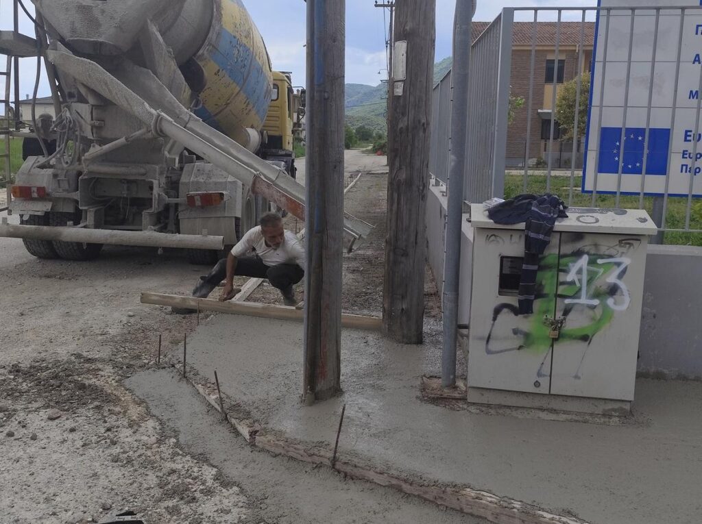 Νέα πεζοδρόμια σε σχολεία Καλαμπάκας με συνεργασία ΤΕΡΝΑ