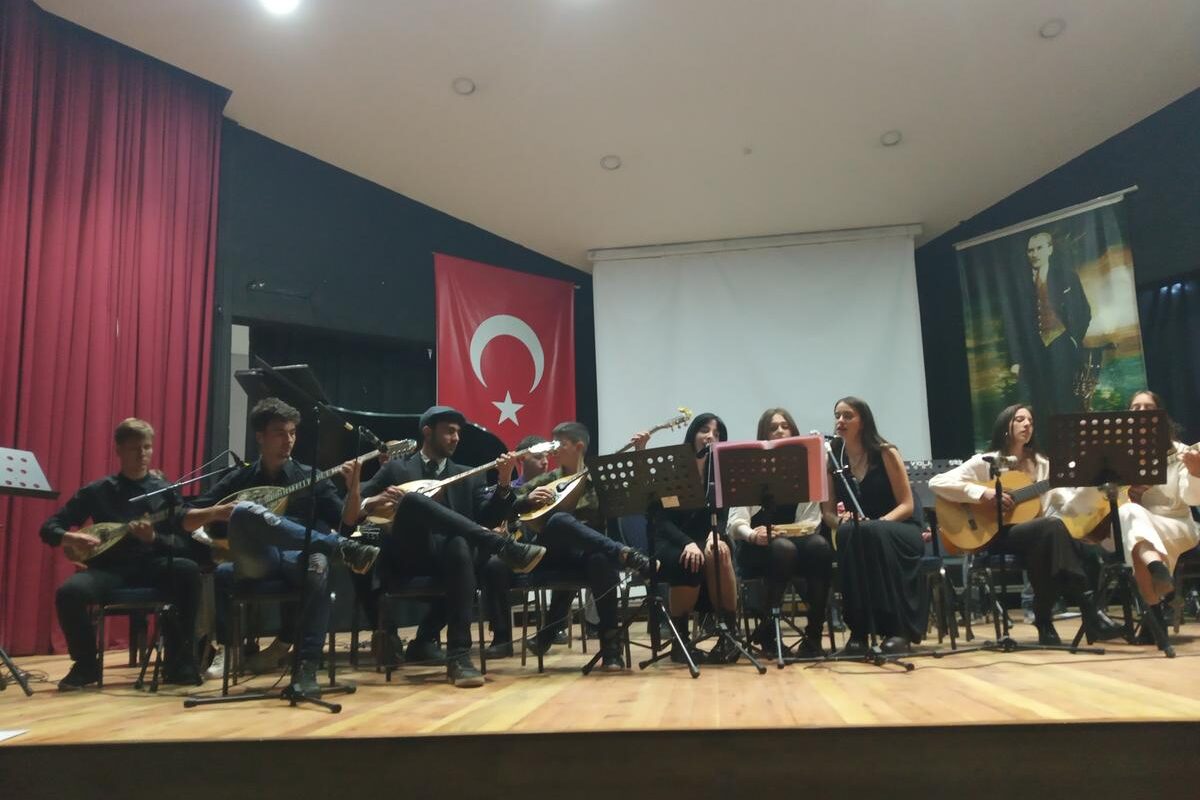 Το Μουσικό Σχολείο Τρικάλων στο φεστιβάλ της Σμύρνης με εξαιρετικές εντυπώσεις