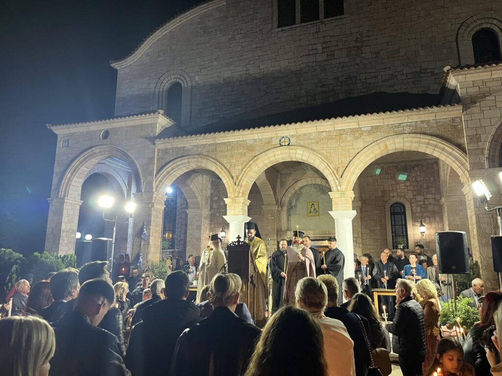 Πλήθος πιστών στις εκκλησίες των Τρικάλων για την Ανάσταση
