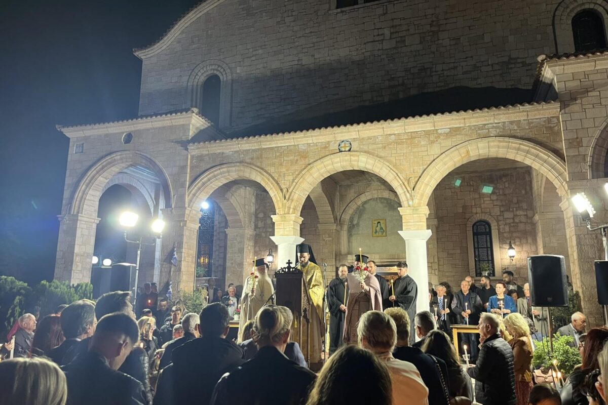 Πλήθος πιστών στις εκκλησίες των Τρικάλων για την Ανάσταση