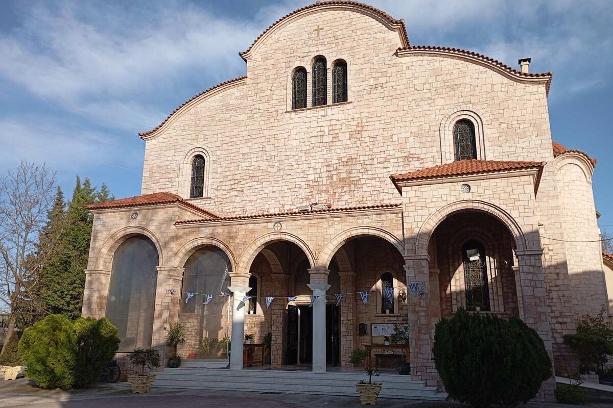 Πασχαλινό Σαρανταλείτουργο στον Ιερό Ναό Αγίου Νεκταρίου Τρικάλων