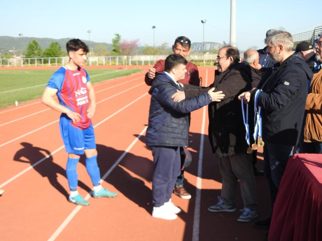 Μετάλλιο στον πιο αγνό φίλαθλο του ΑΟΤ Πάνο Σδόνα
