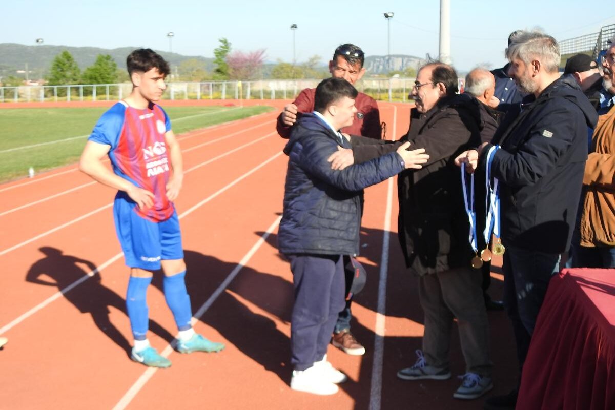 Μετάλλιο στον πιο αγνό φίλαθλο του ΑΟΤ Πάνο Σδόνα
