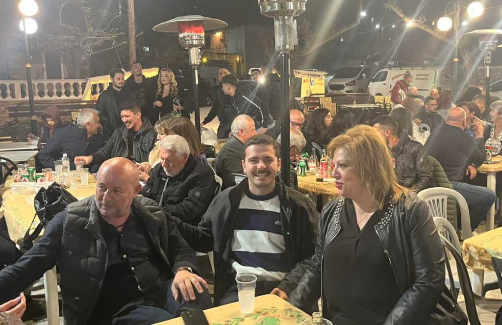 Στο Λιόπρασο συναντήθηκαν ο ρεμπέτης και οι άνθρωποι που δίνουν ζωή στο χωριό