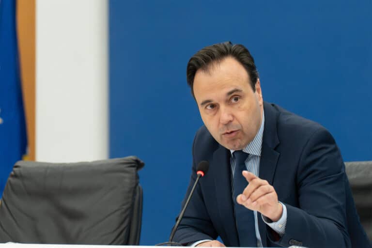 Παπαστεργίου: «Δίκιο στους αγρότες – όχι στα μπλόκα»