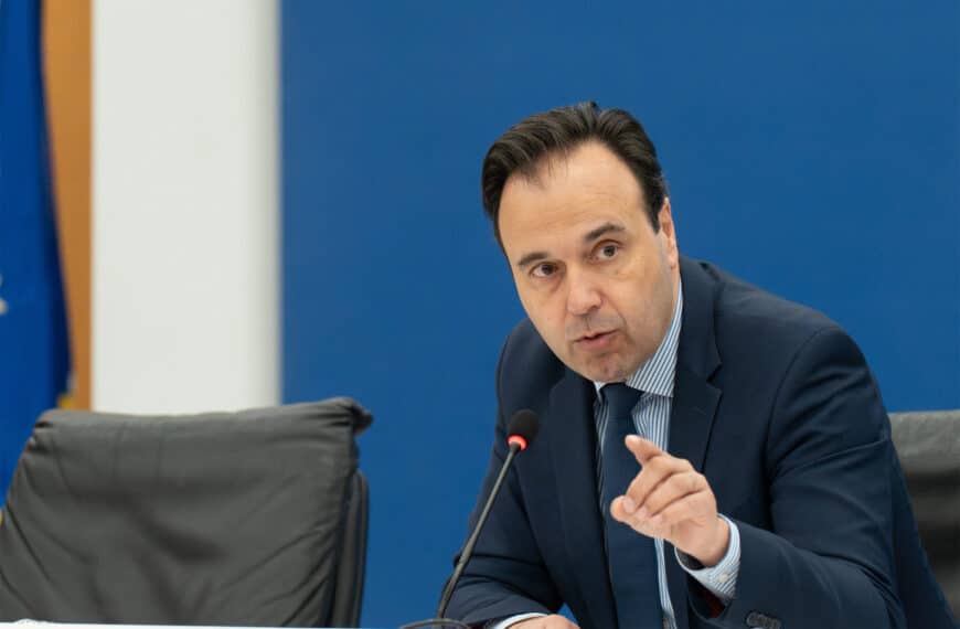 Παπαστεργίου: «Δίκιο στους αγρότες – όχι στα μπλόκα»