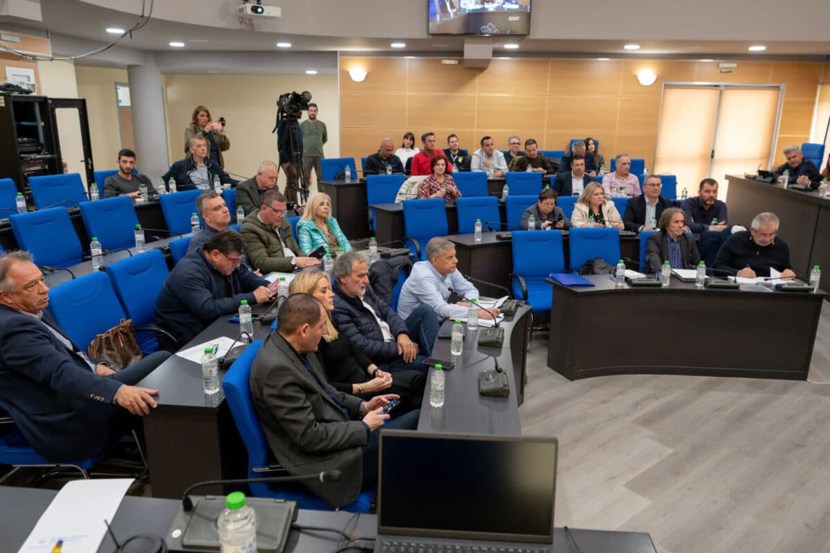 Γέφυρα Αγίας Παρασκευής: Την αναλαμβάνει η Περιφέρεια, αιχμές Κουρέτα