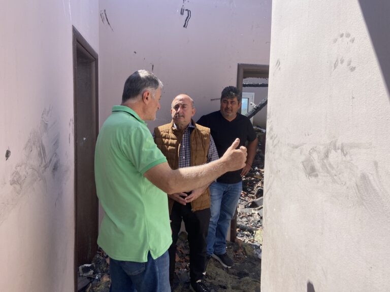 Επίσκεψη Σακκά στο Ρίζωμα – Στήριξη Δήμου Τρικκαίων σε πυρόπληκτη οικογένεια